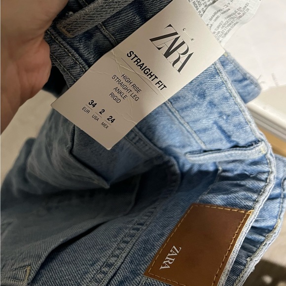 Zara HIGH RISE STRAIGHT JEANS - Picture 4 of 8
